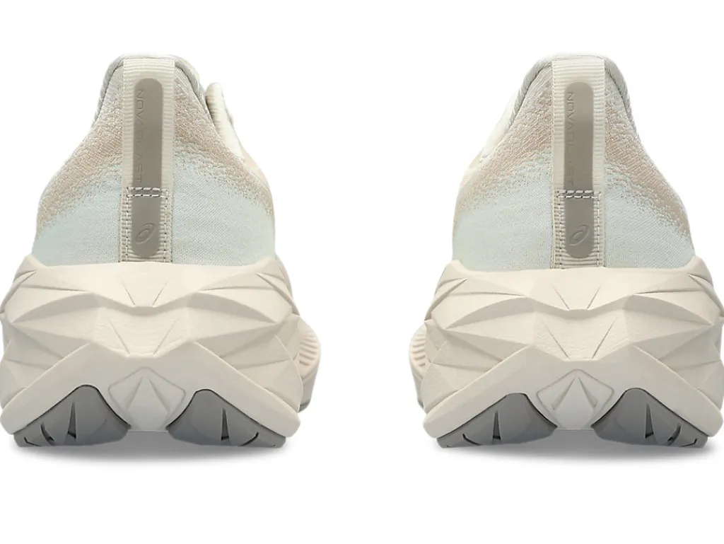 novablast__4-5.webp ASICS NOVABLAST™ | Run faster>NOVABLAST 4 Oatmeal/Moonrock